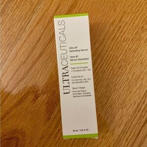 Ultra B2 Hydrating Serum - Green and White